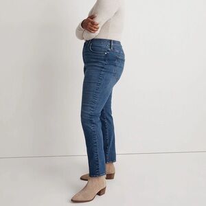 Madewell The Curvy Perfect Vintage Jean in Manorford Wash